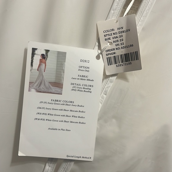 ESSENCE OF AUSTRALIA WEDDING GOWN - NWT - BEST OFFER ACCEPTED - Picture 11 of 12